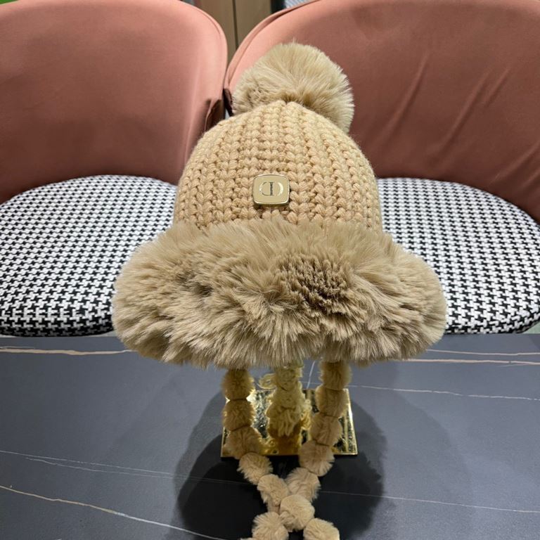 Dior Dior fall and winter new cute hairball tie ear protection cap warm thunderbolt hat female padded thickened knitted wool hat