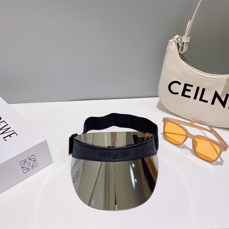 In stock in seconds The explosive eyeglasses cap has finally arrived!dior sun hat The revolution in summer!The only one fashionable sun hat, block UV block black spots, save the skin new weapon, but also so fashionable a