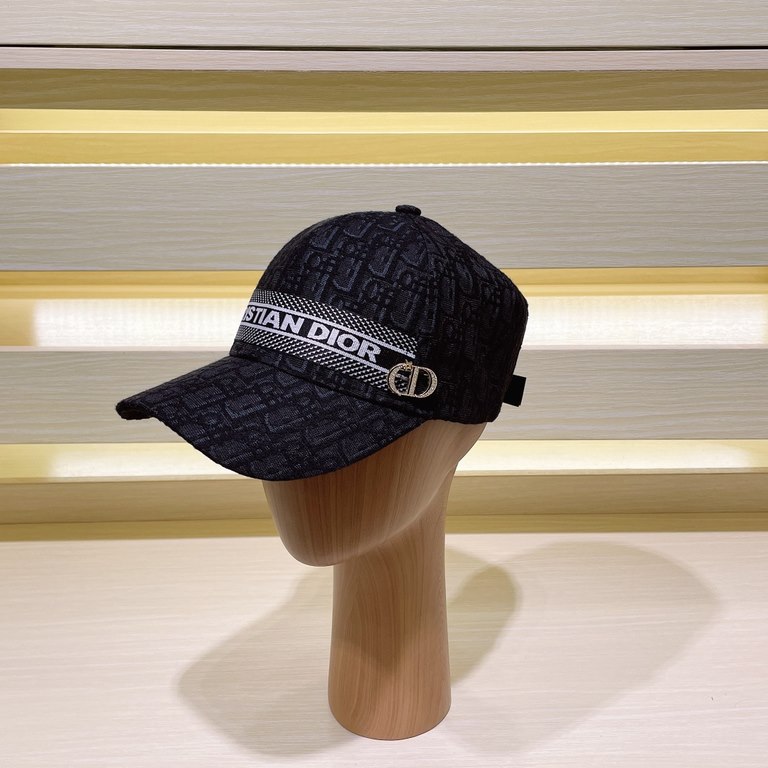 [DIOR Dior] new embroidered simple models of baseball caps, new shipments, big models are super good with, hurry to get!