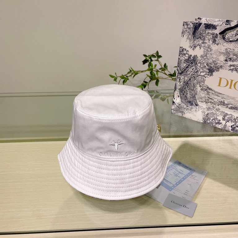 Dior Dior    official website of the latest double-sided full print Dior logo fisherman's hat, sunscreen index is super high, especially show a small face, shaped not floppy, can be folded at will, easy to carry