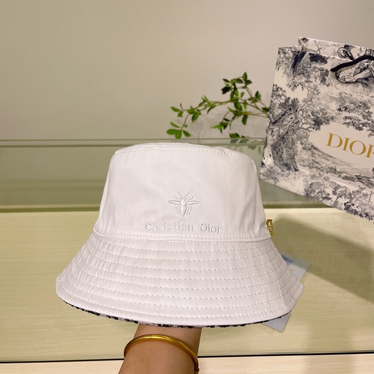 Dior Dior    official website of the latest double-sided full print Dior logo fisherman's hat, sunscreen index is super high, especially show a small face, shaped not floppy, can be folded at will, easy to carry