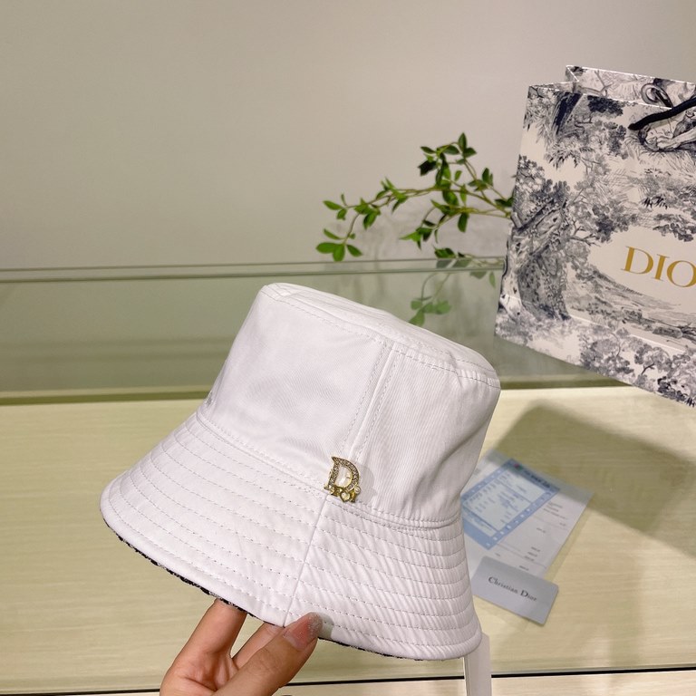 Dior Dior    official website of the latest double-sided full print Dior logo fisherman's hat, sunscreen index is super high, especially show a small face, shaped not floppy, can be folded at will, easy to carry