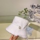 Dior Dior    official website of the latest double-sided full print Dior logo fisherman's hat, sunscreen index is super high, especially show a small face, shaped not floppy, can be folded at will, easy to carry