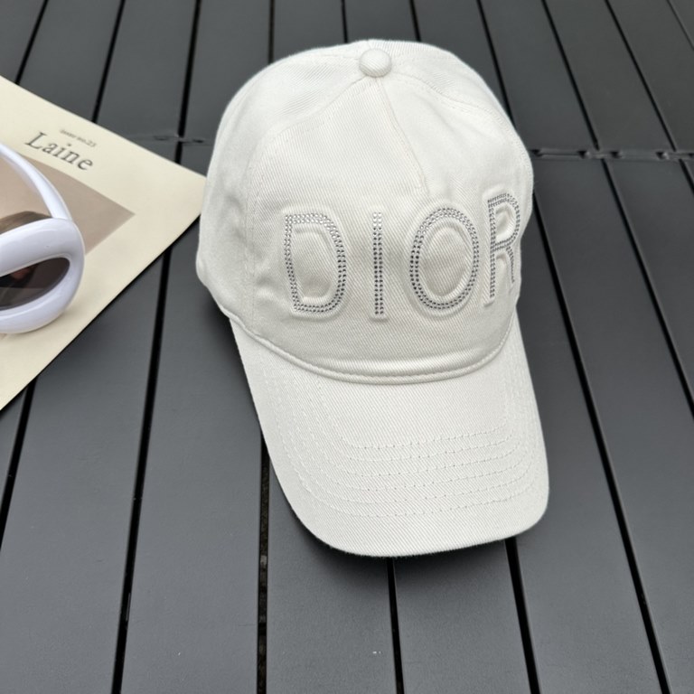 Dior Dior   high version counter synchronization Dior new baseball cap is a very easy to carry hat   can be folded into a small bag   suitable for wearing all year round, the