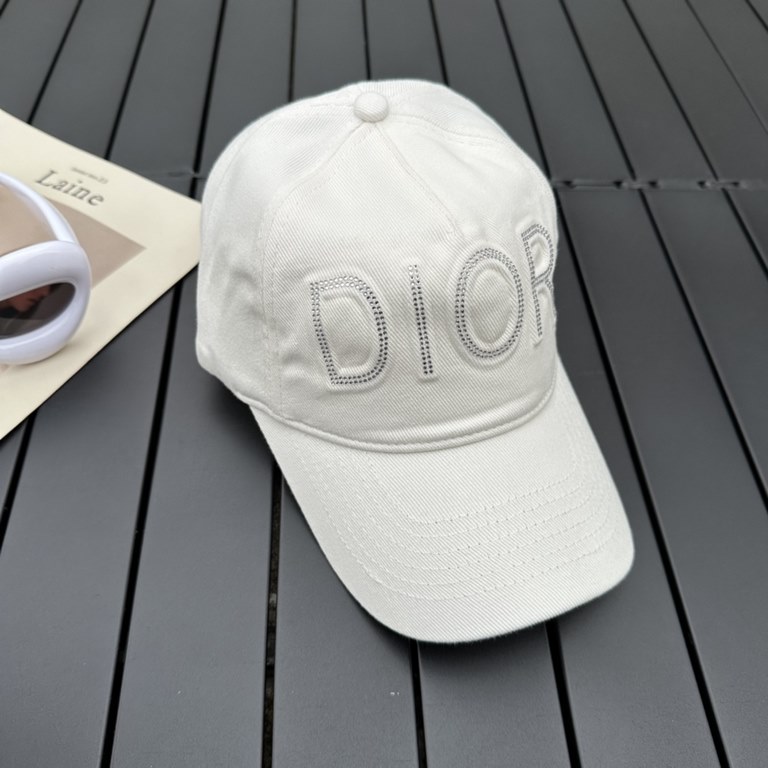 Dior Dior   high version counter synchronization Dior new baseball cap is a very easy to carry hat   can be folded into a small bag   suitable for wearing all year round, the