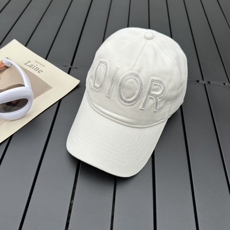 Dior Dior   high version counter synchronization Dior new baseball cap is a very easy to carry hat   can be folded into a small bag   suitable for wearing all year round, the