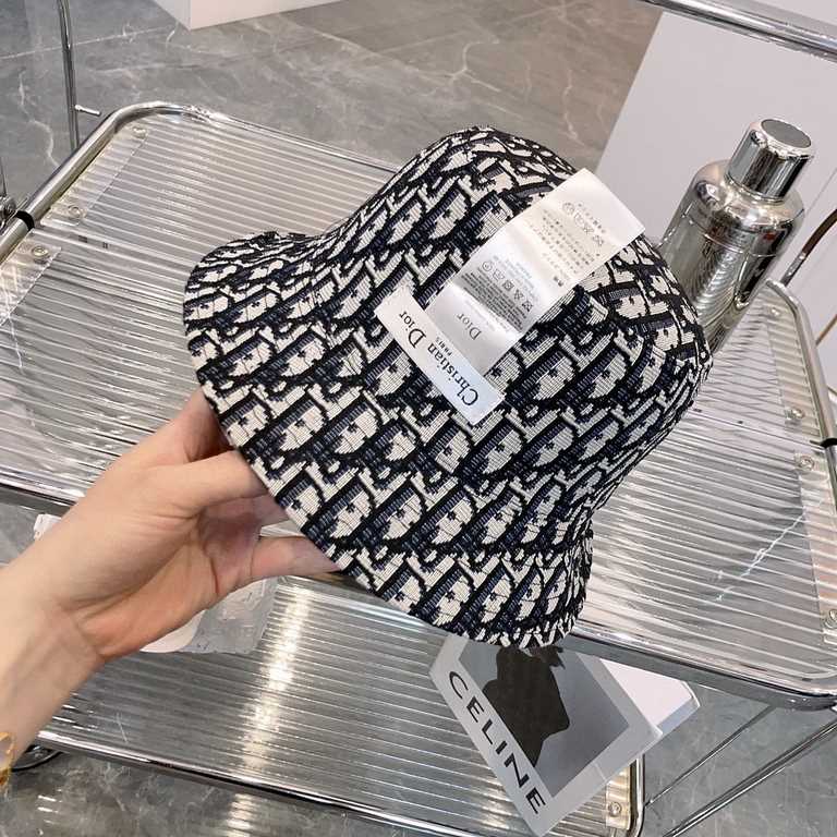 Dior Dior classic double-sided embroidery pop-up fisherman hat, high quality, non-market ordinary version, fine workmanship details, simple and generous, counter synchronization, pop-up!