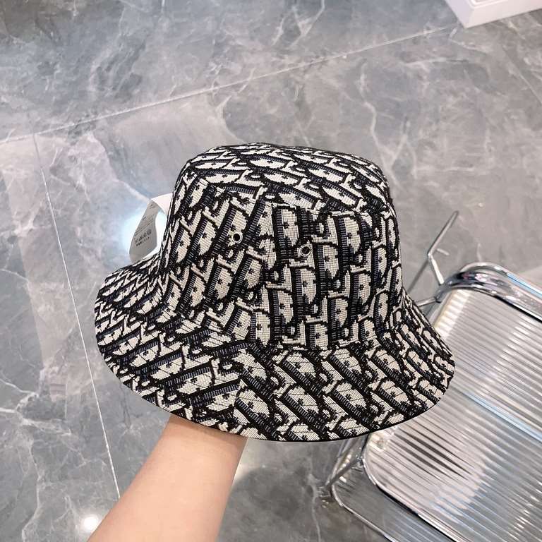 Dior Dior classic double-sided embroidery pop-up fisherman hat, high quality, non-market ordinary version, fine workmanship details, simple and generous, counter synchronization, pop-up!