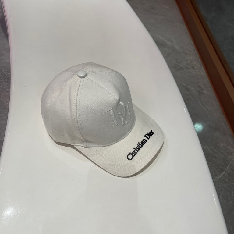 Dior Dior baseball cap   Beautiful   Simple atmosphere  Fashionable and generous   Low-key luxury   Sunscreen, fashionable both, versatile models     Pro, hurry up to get your hands on it   You deserve to have! Adjustabl