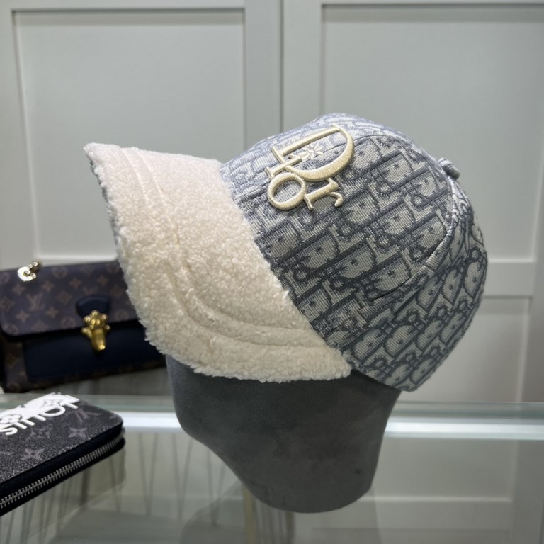 Dior (Dior) classic models of the original single baseball cap, exquisite pure also grunge very feeling, cool and very stylish, counter out of stock popular, the quality is superb!