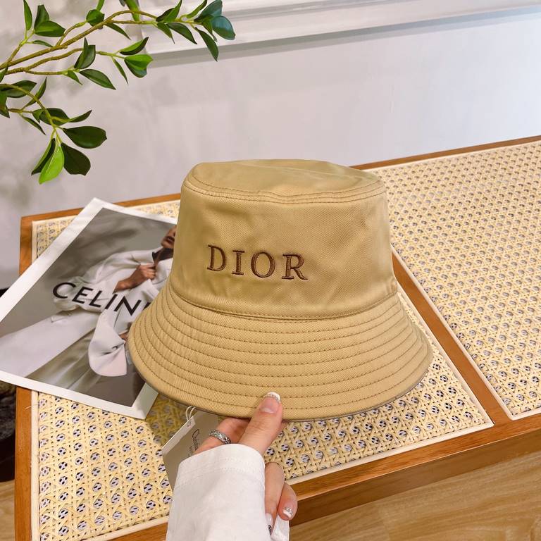 with dust bag [DIOR Dior] new double-sided walk simple fisherman's hat, new shipments, the big models are super good with, hurry up and get it!