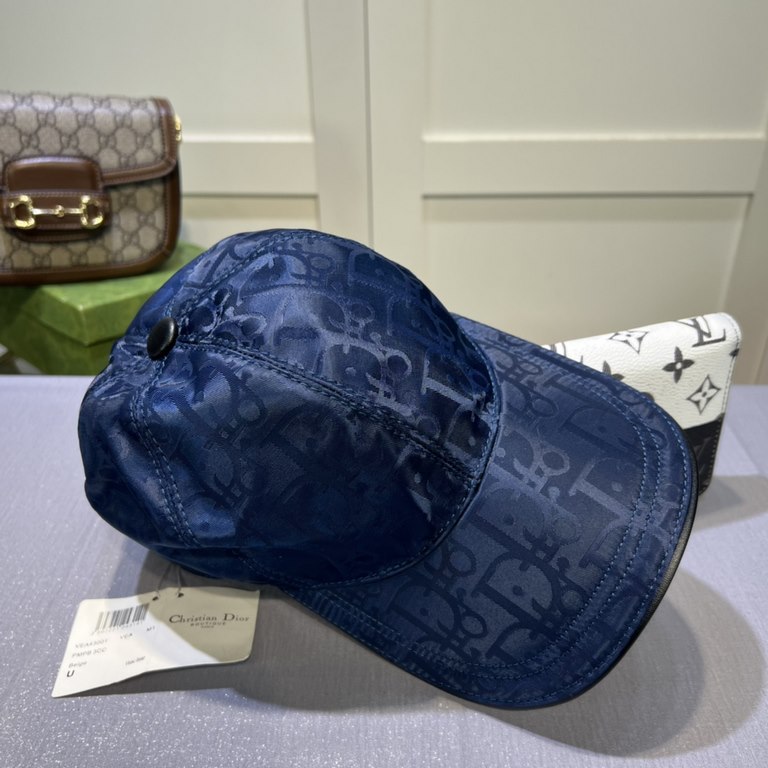 Dior Dior classic original single baseball cap, 11 open mold customized, original canvas material   head layer cowhide, British and awesome quality! Cotton lining, base head circumference 56, patch adjustable.