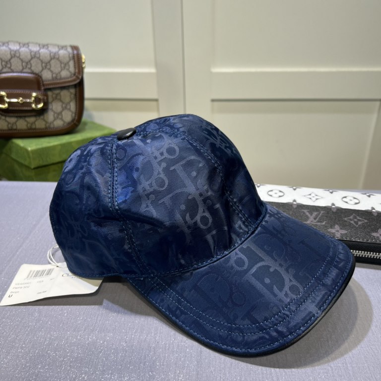 Dior Dior classic original single baseball cap, 11 open mold customized, original canvas material   head layer cowhide, British and awesome quality! Cotton lining, base head circumference 56, patch adjustable.