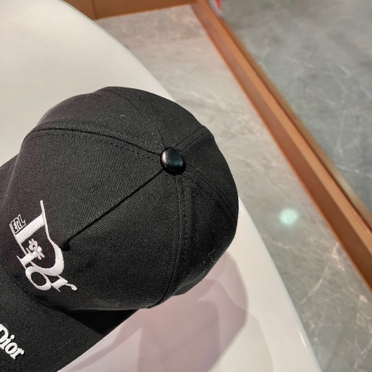 Dior Dior baseball cap   Beautiful   Simple atmosphere  Fashionable and generous   Low-key luxury   Sunscreen, fashionable both, versatile models     Pro, hurry up to get your hands on it   You deserve to have! Adjustabl