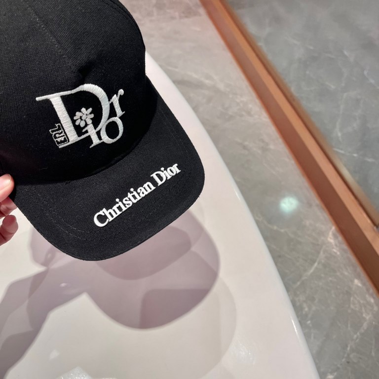 Dior Dior baseball cap   Beautiful   Simple atmosphere  Fashionable and generous   Low-key luxury   Sunscreen, fashionable both, versatile models     Pro, hurry up to get your hands on it   You deserve to have! Adjustabl