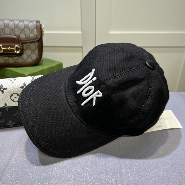 Dior Dior classic original single baseball cap, 11 open mold customized, original canvas material   head layer cowhide, British and awesome quality! Cotton lining, base head circumference 56, patch adjustable.