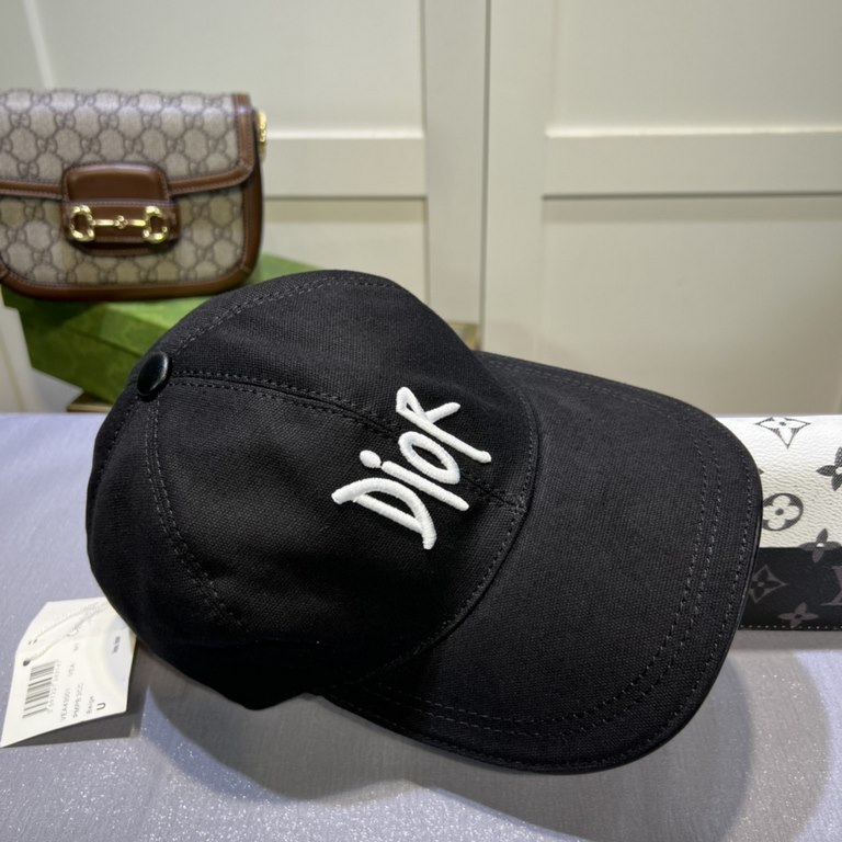 Dior Dior classic original single baseball cap, 11 open mold customized, original canvas material   head layer cowhide, British and awesome quality! Cotton lining, base head circumference 56, patch adjustable.