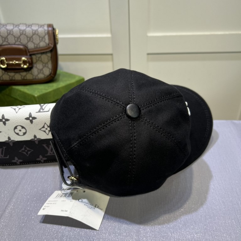 Dior Dior classic original single baseball cap, 11 open mold customized, original canvas material   head layer cowhide, British and awesome quality! Cotton lining, base head circumference 56, patch adjustable.