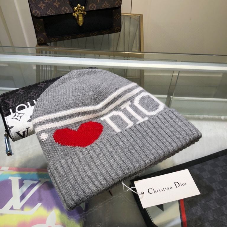 Dior Dior official website the latest wool knit cap,   official website original single reproduction. Very soft pro-skin, elasticity is very good   texture and very versatile style ~ very warm, fall and winter essential 