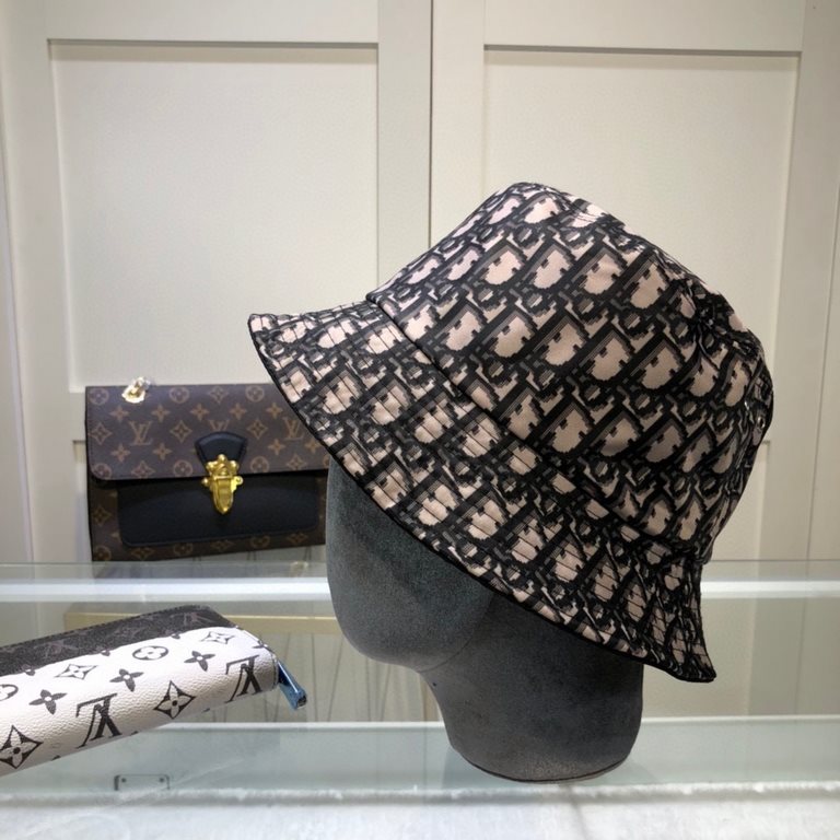 New   --Dior Dior old flower letters  2   face wear fisherman's hat, the original single quality baby airport look with the same paragraph, super hot fisherman's hat, see the collection of the explosive models!