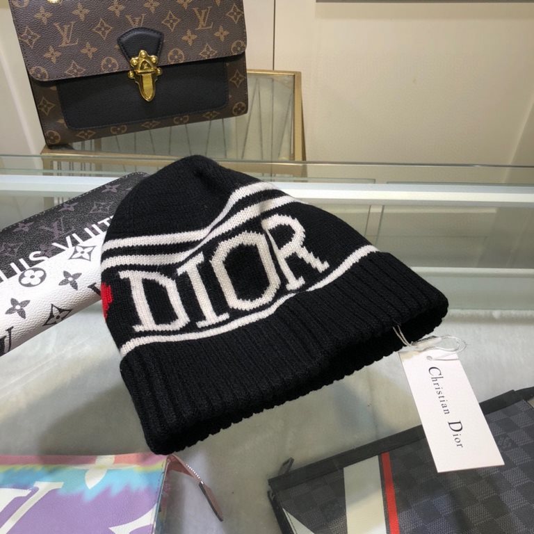 Dior Dior official website the latest wool knit cap,   official website original single reproduction. Very soft pro-skin, elasticity is very good   texture and very versatile style ~ very warm, fall and winter essential 