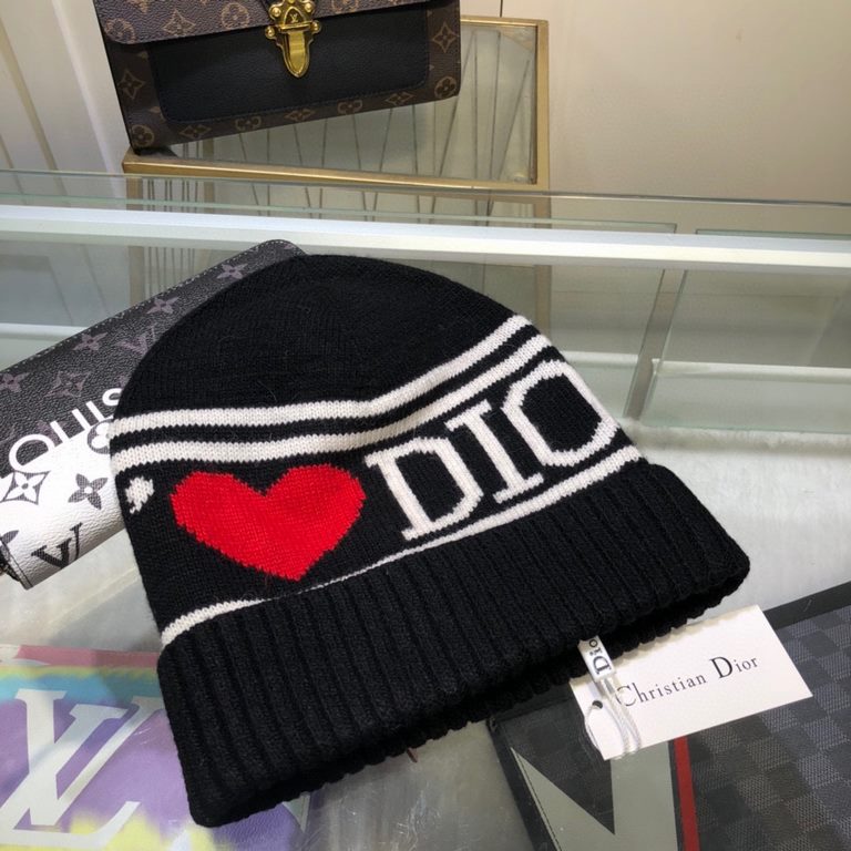 Dior Dior official website the latest wool knit cap,   official website original single reproduction. Very soft pro-skin, elasticity is very good   texture and very versatile style ~ very warm, fall and winter essential 