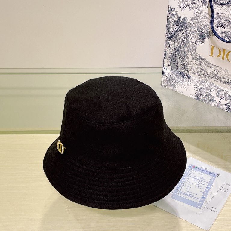 Dior Dior   fall and winter new embroidered letters logo double-sided fisherman's hat, awesome quality, deepen the cap more temperament, this season's explosive models