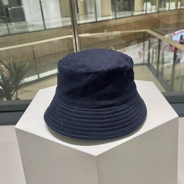 [DIOR Dior] new double-sided walk simple fisherman's hat, new shipments, big models super good with, hurry to get in!