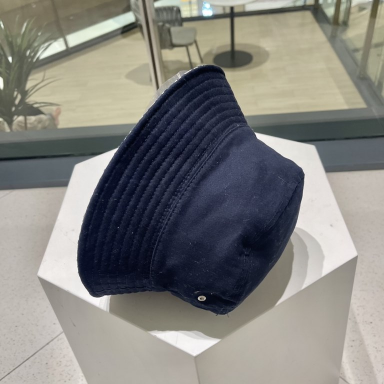 [DIOR Dior] new double-sided walk simple fisherman's hat, new shipments, big models super good with, hurry to get in!