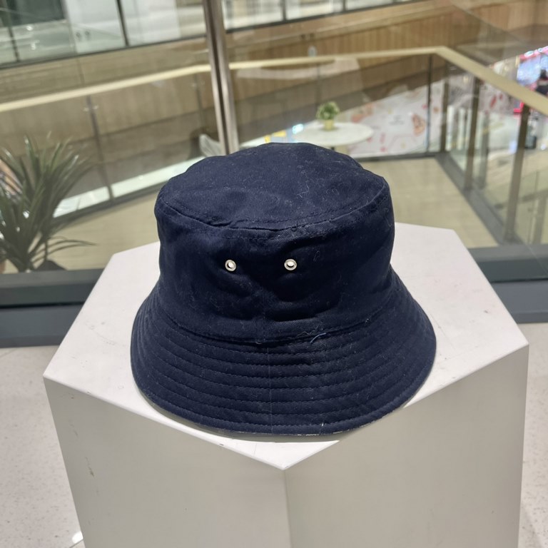 [DIOR Dior] new double-sided walk simple fisherman's hat, new shipments, big models super good with, hurry to get in!