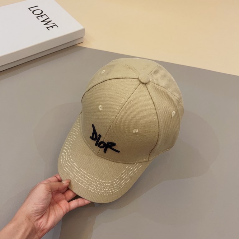 Dior (Dior) new original single baseball cap, exquisite style, very cool and stylish, counter out of stock popular, the quality is super!