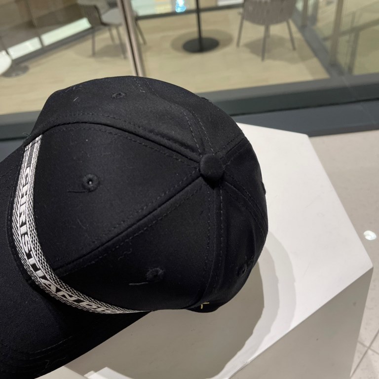 . Dior (Dior) new original single embroidered letters baseball cap, exquisite pure also grungy very feel, cool and stylish, counter out of stock popular, quality is super!