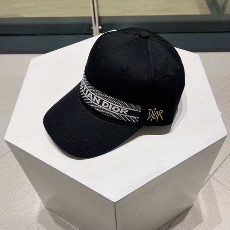 . Dior (Dior) new original single embroidered letters baseball cap, exquisite pure also grungy very feel, cool and stylish, counter out of stock popular, quality is super!