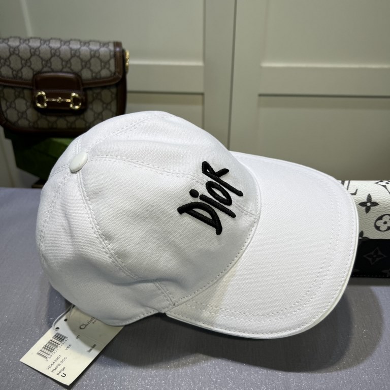 Dior Dior classic original single baseball cap, 11 open mold customized, original canvas material   head layer cowhide, British and awesome quality! Cotton lining, base head circumference 56, patch adjustable.