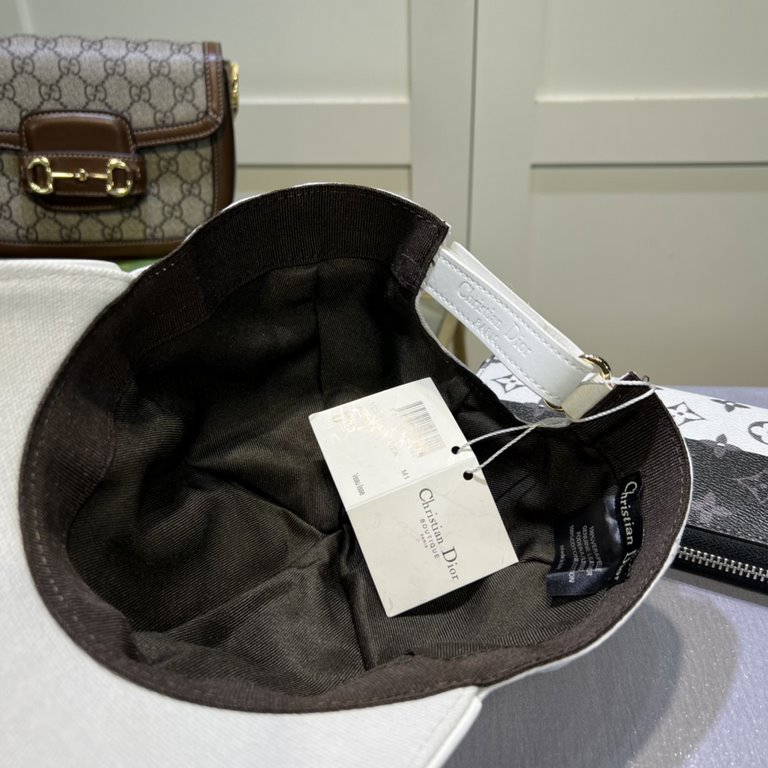 Dior Dior classic original single baseball cap, 11 open mold customized, original canvas material   head layer cowhide, British and awesome quality! Cotton lining, base head circumference 56, patch adjustable.