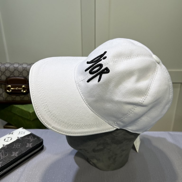 Dior Dior classic original single baseball cap, 11 open mold customized, original canvas material   head layer cowhide, British and awesome quality! Cotton lining, base head circumference 56, patch adjustable.