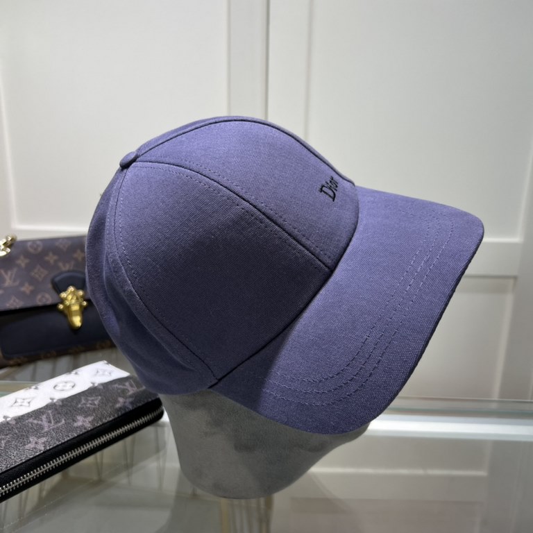 Dior (Dior) classic models of the original single baseball cap, exquisite pure also grunge very feeling, cool and very stylish, counter out of stock popular, the quality is superb!