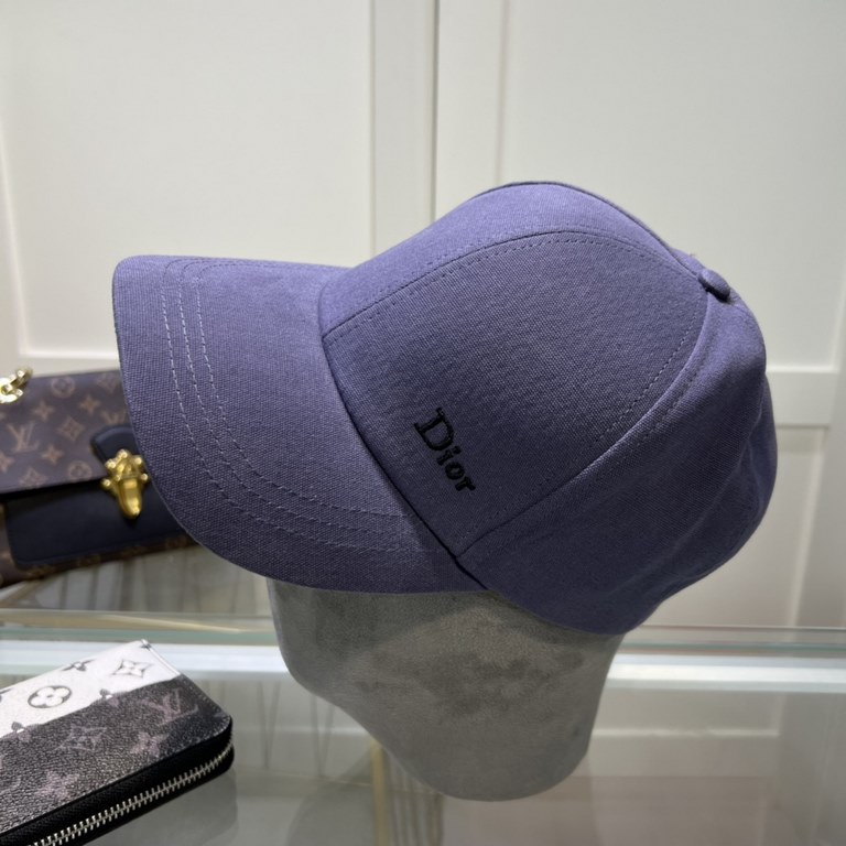 Dior (Dior) classic models of the original single baseball cap, exquisite pure also grunge very feeling, cool and very stylish, counter out of stock popular, the quality is superb!