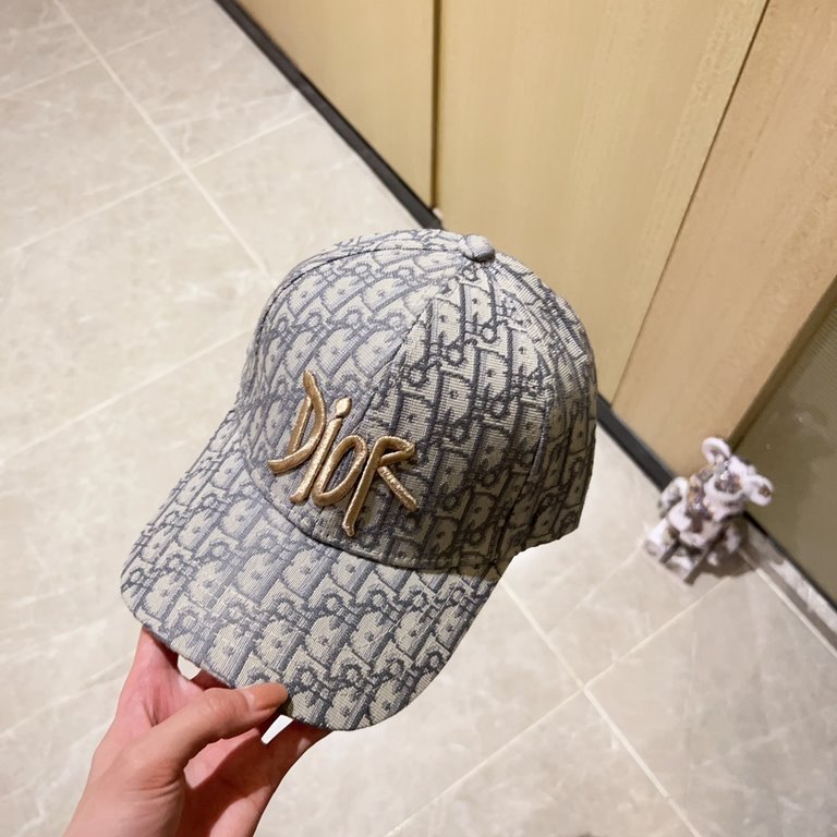 with dust bag [DIOR Dior] 2023 new gold embroidered baseball cap, new shipments, big name models are super good with, hurry to get!