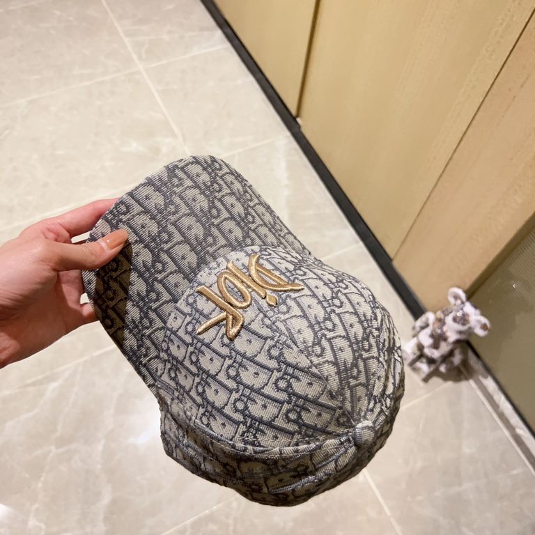 with dust bag [DIOR Dior] 2023 new gold embroidered baseball cap, new shipments, big name models are super good with, hurry to get!