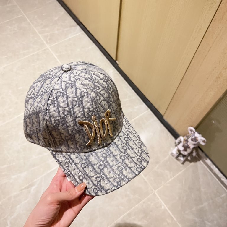 with dust bag [DIOR Dior] 2023 new gold embroidered baseball cap, new shipments, big name models are super good with, hurry to get!