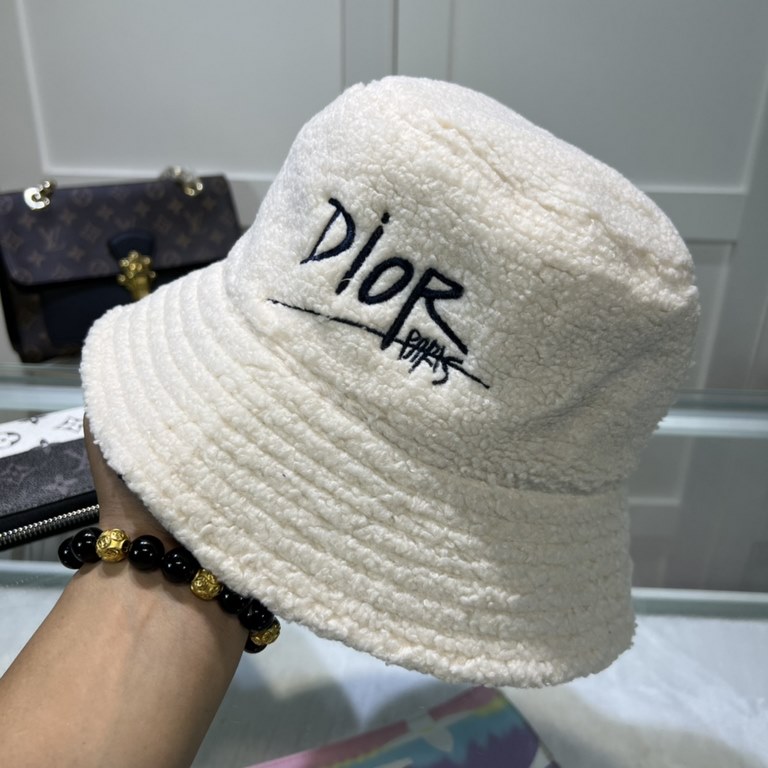 Dior (Dior) official website with the same fall models fisherman hat latest models of superb quality materials, details of workmanship is particularly exquisite, counter quality, on the head effect is excellent!