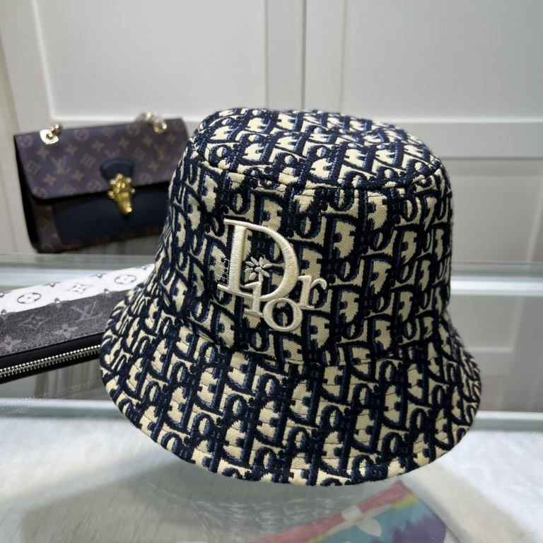 Dior (Dior) official website with the same fall models fisherman hat latest models of superb quality materials, details of workmanship is particularly exquisite, counter quality, on the head effect is excellent!