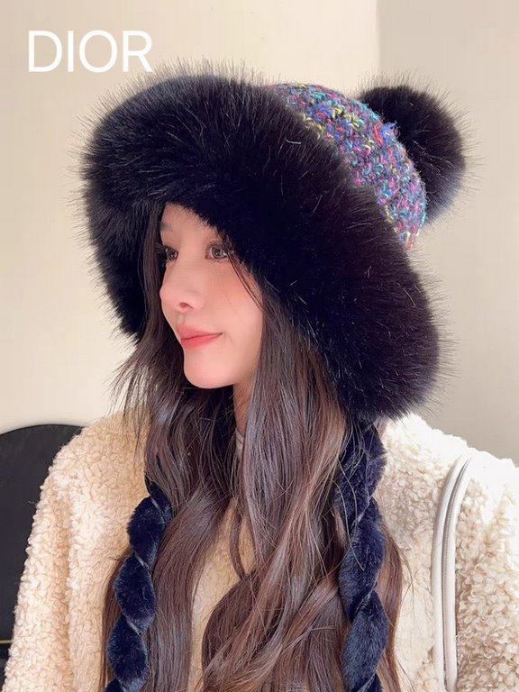 DIOR Dior colorful knitted wool ear protection thunderbolt hat women's autumn and winter warm padded and thickened show face small tie hairball set of headcaps