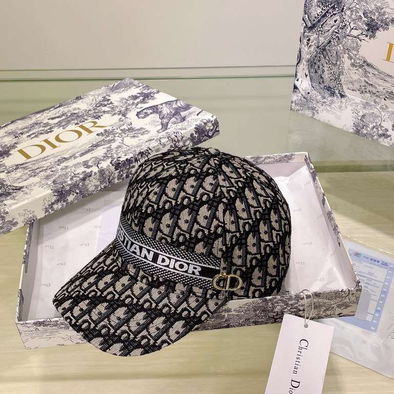 [DIOR Dior] new embroidered simple models of baseball caps, new shipments, big models are super good with, hurry to get!