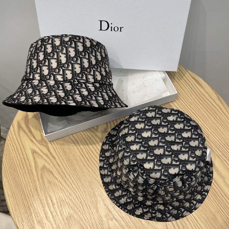 BatchTop Quality. (Exclusively available) Mouse goods           Wear it all year round. Matching rate super high Chrisntan Dior Teddy DCD OBLIQUE double-sided fisherman's hat. Italy   代购仓订单....过yan 潮人时尚大咖款-美帽来袭. The fash