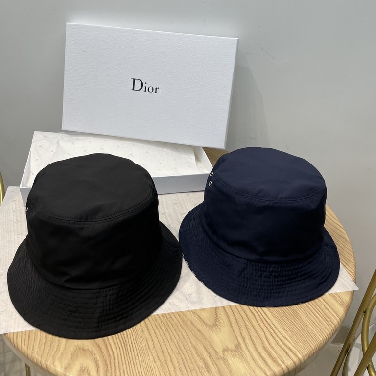 BatchTop Quality. (Exclusively available) Mouse goods           Wear it all year round. Matching rate super high Chrisntan Dior Teddy DCD OBLIQUE double-sided fisherman's hat. Italy   代购仓订单....过yan 潮人时尚大咖款-美帽来袭. The fash