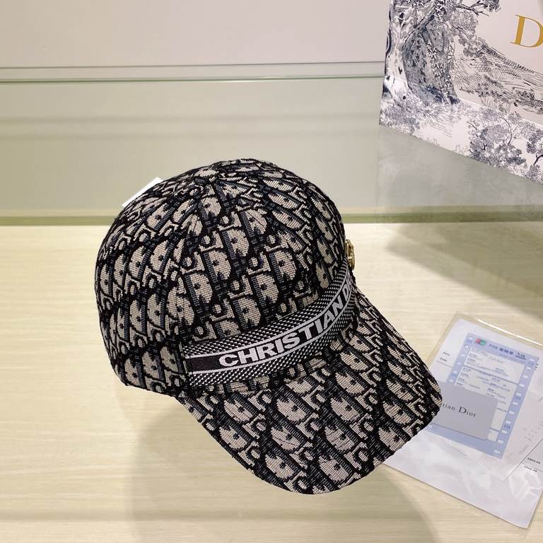 [DIOR Dior] new embroidered simple models of baseball caps, new shipments, big models are super good with, hurry to get!