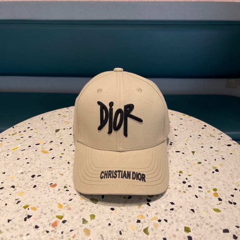 DIOR Dior official website synchronized with the new release D family baseball cap  , the whole hat texture is super good, the effect on the head is very nice, the imperial sister can be outstanding, super hot!