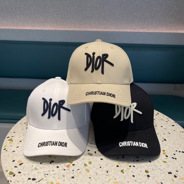 DIOR Dior official website synchronized with the new release D family baseball cap  , the whole hat texture is super good, the effect on the head is very nice, the imperial sister can be outstanding, super hot!